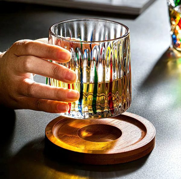 لیوان چرخشی کریستال رنگی با زیره چوبی